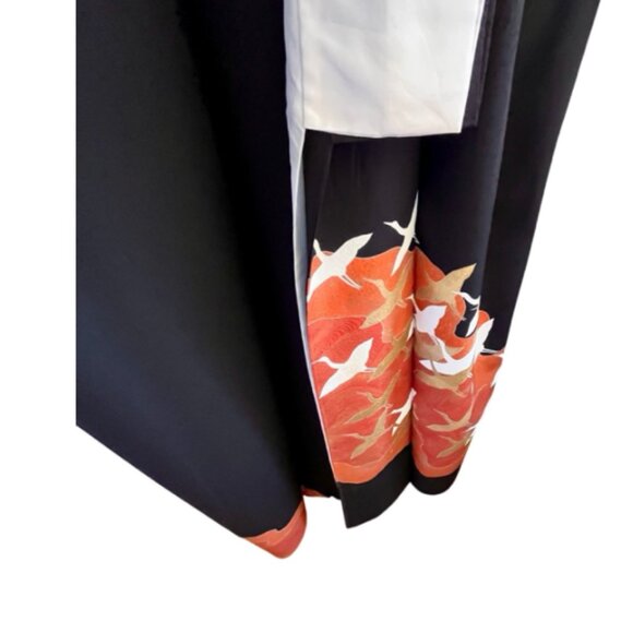 Vintage Japanese Kimono – Black Silk w/ Cranes & Family Crests - Picture 4 of 7